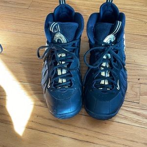 Nike Black and Good foams size 7